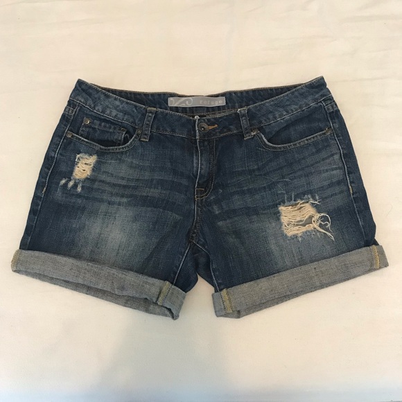 👖Refuge Distressed Jean Shorts - Picture 1 of 3